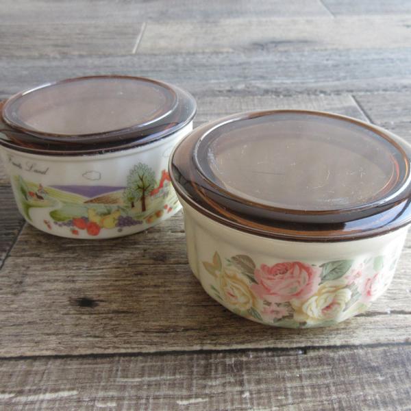 レア　昭和レトロ　食品保存容器 　2つの仕切り付き saramiki_u031