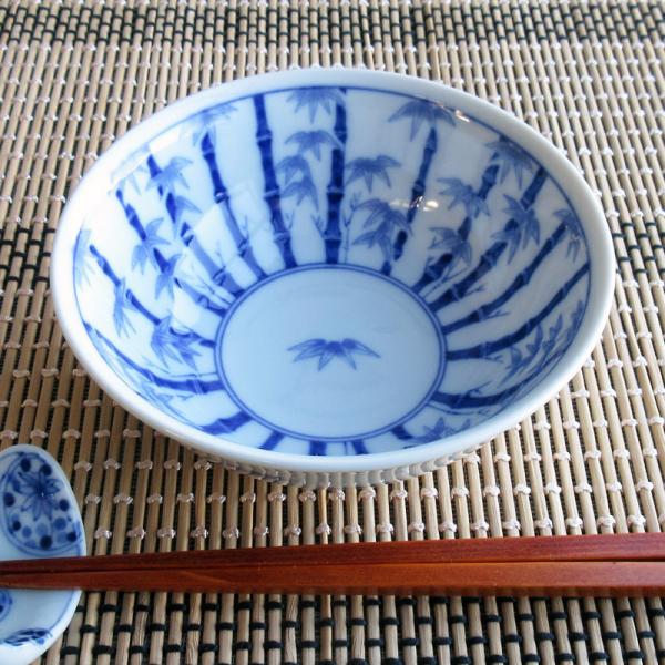 丸小鉢 小鉢 和食器 笹の葉 竹の模様 日本製 美濃焼 三峰 丸鉢 陶器 浅鉢 ブルー 藍色 紺色 煮物鉢 お惣菜 / 竹林 丸小鉢 13.2cm