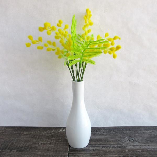 【商品名】白いつる首花瓶 14.5cm【規格】アウトレット【サイズ】直径 約5.5cm×高さ 約14.5cm / 口径 約2cm / 底径 約4.5cm【容量】150cc（満水時）【重量】約120g【素材】陶磁器　電子レンジ…NG　食器洗浄...