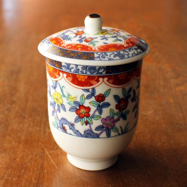 【商品名】白磁京友禅 蓋付長湯呑【規格】アウトレット【サイズ】・湯呑本体　　口径：約7.0cm　　高さ：約9.0cm　　・蓋　　直径：約7.8cm　　高さ：約2.8cm　　※蓋装着時高さ：約11.5cm【重量】約210g【容量】満水時 約2...