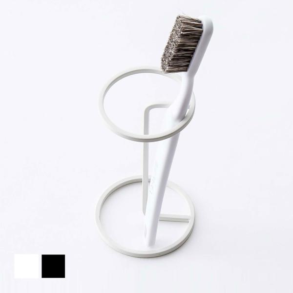 幾何学的なデザインのおしゃれな歯ブラシスタンド＆コップホルダー｜水切りがいいので洗面のみならず浴室にもおすすめ。●スチールの角ワイヤーのエッジの効いたシルエットの幾何学的なバスワイヤーシリーズ・歯ブラシスタンド＆マグスタンド。●歯ブラシや歯...
