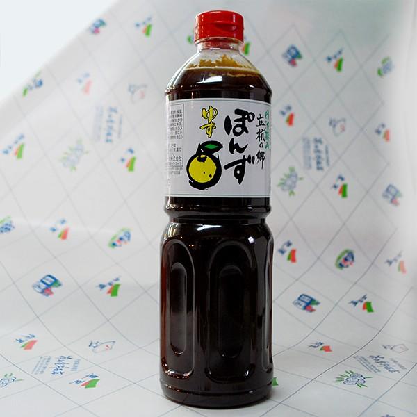独自に開発された非加熱製法(生製法)により搾りたてのみずみずしいゆずの香りを密封。天然のゆず果汁をたっぷりと使った、香り豊かな風味が特徴です。丹波山麓で 時間をかけて熟成。地元篠山でも支持される、人気のひと品です。定番の鍋物や鰹のたたきには...