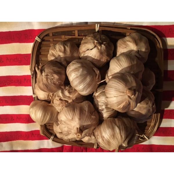 [Release date: July 28, 2017]期間限定激安セール開催中。3980円です。送料無料です。黒にんにく１キロです。青森県産　ホワイト六片で作ったの黒にんにくです。大きさはMサイズです。レターパックプラスで発送いたします...