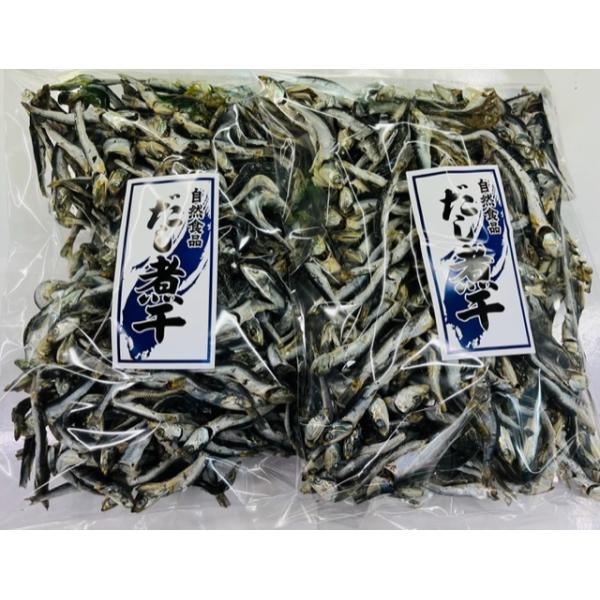 長崎県でとれたいわしの煮干を500ｇ2袋でお届けします。片口、まいわし、うるめが混ざっています。毎朝の味噌汁のだしとしてご使用ください。