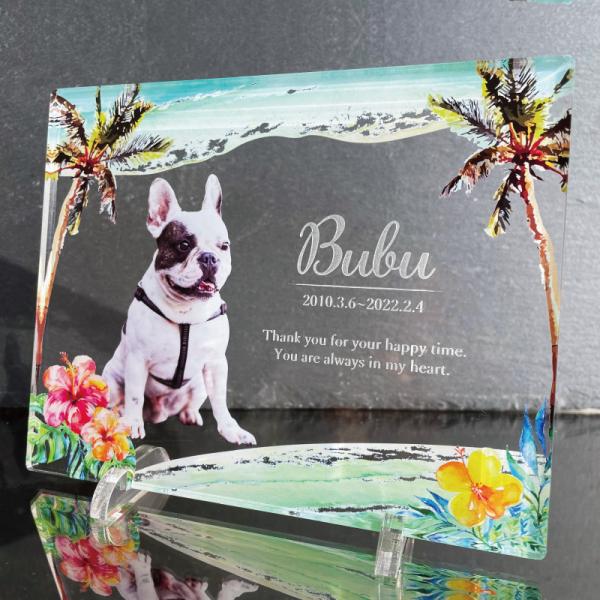 大切なペットの誕生日、記念など、思い出の写真をフォトスタンドにしてみませんか？◆デザインクローバー虹の橋たんぽぽハワイアン※背面は白色になります。◆サイズ画像欄からご確認ください。ご希望のサイズをオプション欄からお選びください。◆素材アクリ...