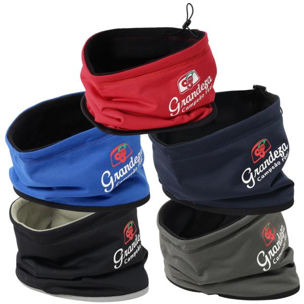 ブラジル発祥の大人気のサッカー、フットサルブランドFINTAのEC限定大人用リバーシブルネックウォーマー。表地は速乾性の高いニット素材、裏面は保温性の高いフリース素材を使用して両面で使用できます。ドローコード付きでサイズが調整できてしっかり...