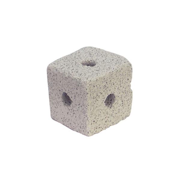 おやつを入れて簡単フォージング！考えながらエサ探しができるおもちゃです。穴の中におやつや牧草を入れて与えることで、手足を使って中身を採ることができます。また、軽石をかじって歯の伸びすぎ対策にもなります。フォージングとは、エサ探し行動【採餌(...