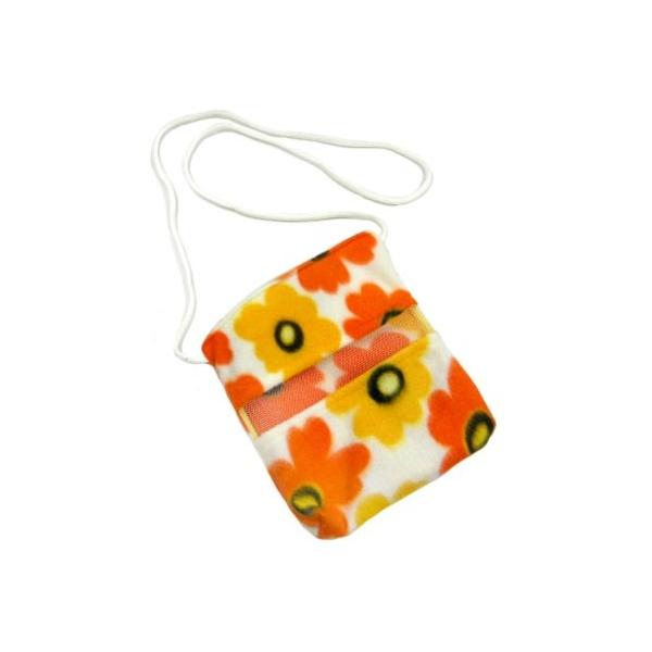 モモンガ フリースポーチ サイズ：約200ｘ170ｍｍフリースの生地を使った温かいポーチです。お出かけやお家の中での移動に便利。メッシュの窓付きで中が見えるので安心です。出入り口はファスナーでしっかり閉じることが出来ます。２匹入れても余裕の...