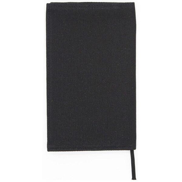 コシのある丈夫な「倉敷帆布」を使用!新書サイズの「ブックカバー」です。使い込む程に手になじむ帆布の風合いを楽しめます。横幅10.6×高さ17.4×厚み2cmまでの新書に対応しています。背幅に合わせて、折り返しを調節できます。普段使いや、本好...