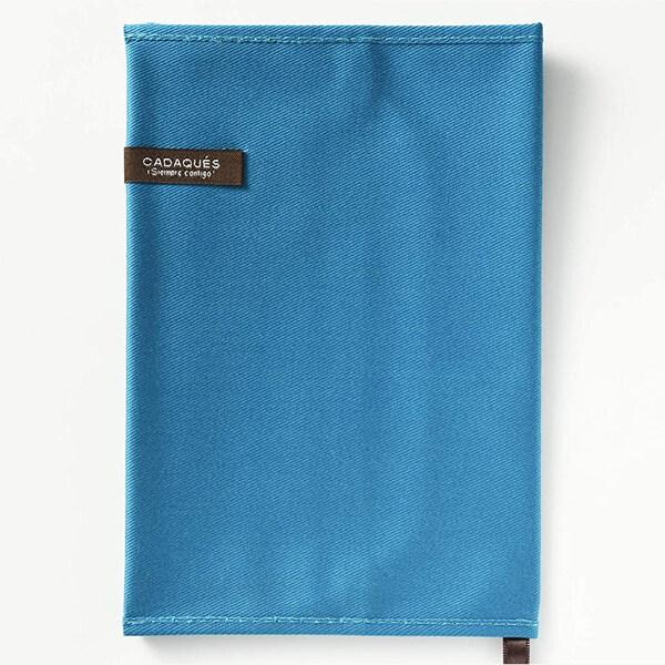 末永くお使い頂ける様に飽きのこないシンプルな無地のコットン生地を使用しております。裏面にはPVC加工を施してある為、表から染み込んだ水分を裏側まで通さず大事な本を汚しません。ワンポイントの「CADAQUES」織ネームが目を惹く男女問わずお使...