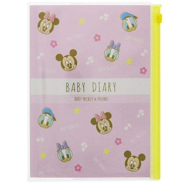 ママたちに行ったヒアリングをもとに、赤ちゃんとの新しい生活をサポートするグッズを展開「&amp;mom -アンドマム- ベビー&amp;マタニティ ステーショナリー」シリーズ。A5サイズの育児ダイアリーです。充実の本文内容に、思い出の写真を...