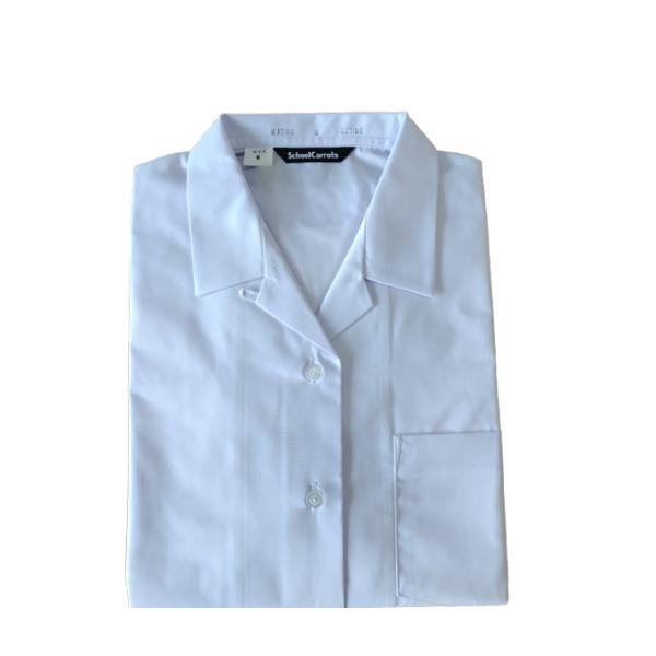 【仕様・規格】○素材:ポリエステル:65%、綿:35%○カラー:白○仕様:半袖開襟シャツ　襟にループが付いているので、倒して角襟仕様にも出来ます。　衿の仕様が変化できてイメチェンもできます。売り尽くしの為、返品交換不可となります。ご容赦くだ...