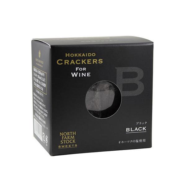 北海道産小麦と「オホーツクの塩」使用でナチュラルな風味に仕上がりました。トッピングも鮮やかに映える黒いクラッカー。チーズや生ハムなどのトッピングもおすすめです。商品名：クラッカー内容量：50g原材料：小麦粉（北海道製造）、マーガリン、ココア...