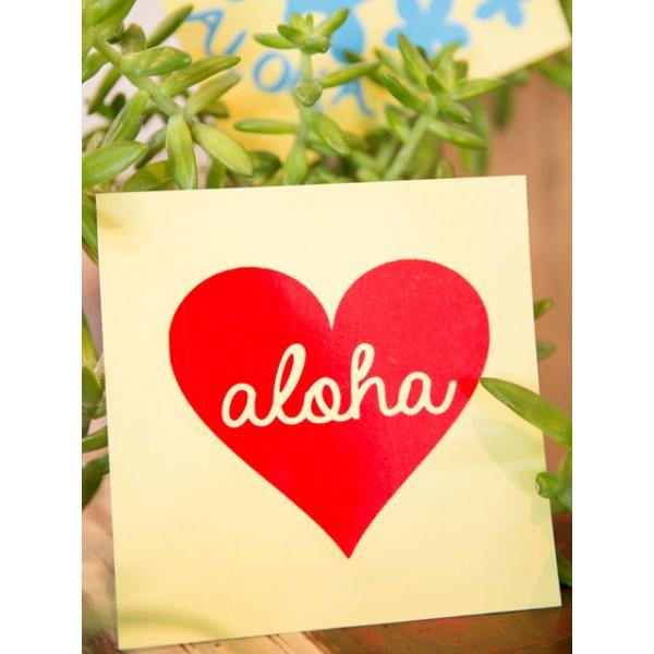 ハートinアロハロゴステッカー ハワイアンシール 車 はっ水 サーフボード スーツケース Stk7104 Seashells Zakka 通販 Yahoo ショッピング