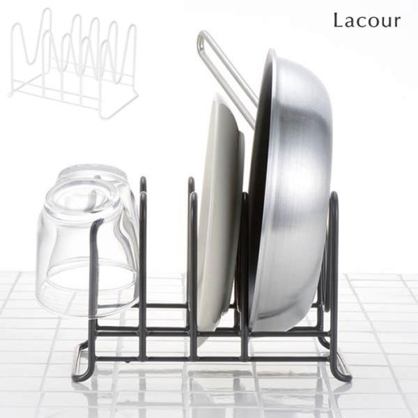 商品説明商品詳細 異なるワイヤーピッチ幅によりコップ以外の様々な物の水切りや収納ができます。厚さ3.5cmまでのフライパンに対応しています。 別売りのドレイニングトレーXSとセットで使用できます。ラクールシリーズで揃えて統一感のある使い勝手...