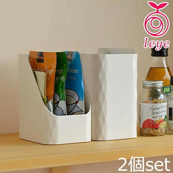 ●袋入りの調味料や食材を入れて、すっきりと使いやすく収納できます。●中身を見えるようにも隠すようにも置けるので、収納スペースやキッチンに合わせて使えます。●小ぶりなので調理中の手元に持ってきたり、食卓に移動させるのもらくらく♪●冷蔵庫内の整...