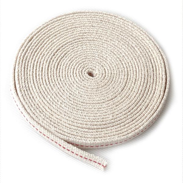 オイルランタン用の替え芯（ランタンウィック）です。5mの長さがあるのでお得です。5mの長さがあるのでご希望の長さにカットしてご使用下さい。ご使用の際は必ずオイルを染み込ませてからご使用下さい。製品サイズ：約幅9mm×全長5000mm(5m)...