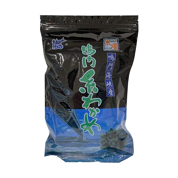 【商品説明】鳴門海峡産　本場鳴門糸わかめ鳴門海峡のうず潮で育った新鮮なわかめをボイル（湯通し）二次工程にて乾燥製品に仕上げました。鳴門糸わかめは激しい潮流の中で育ち肉厚、コシコシと歯ごたえがあり、色あざやかな濃緑色（着色料は使用しておりませ...