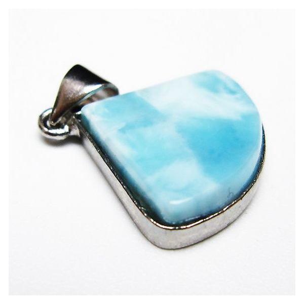 高品質ラリマー　ペンダント（チェーン付き）サイズ:24×18mm 厚み9.8mm 高品質ラリマーペンダント（チェーン付き）サイズ:24×18mm 厚み9.8mm