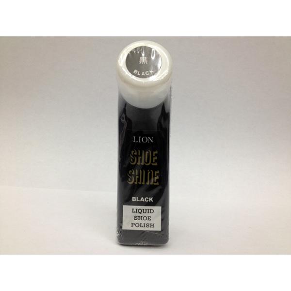 黒短靴のお手入れに。塗るだけで革靴にツヤと輝きを与える液体タイプの靴クリームです。スポンジ面から直接塗布することができ、お急ぎの際に最適な製品です。《使用方法》先に、汚れをクリーナー等で落としてください。次に、当商品をムラなく塗ります。完全...