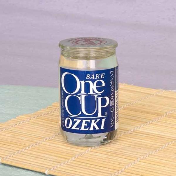 【カメヤマローソク】ワンカップ大関キャンドル〜故人の好物シリーズ〜大関株式会社とのコラボレーション一日の楽しみといえば、うまい肴をつまみながら晩酌という方も多いのではないでしょうか。一合入りの日本酒「ワンカップ」の酒造メーカーとして有名な「...
