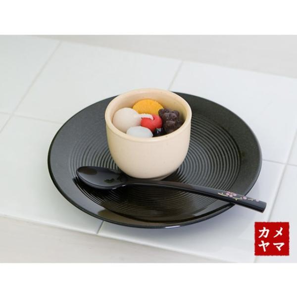 【カメヤマローソク】クリームあんみつキャンドル〜故人の好物シリーズ〜 ローソクに火を灯し「明かり」をお供えするのには、ご先祖様や仏様と私達の想いをつなぐ意味や、無明の闇を照らしだすと言う意味があります。火を灯し、キャンドルが減っていく姿はま...