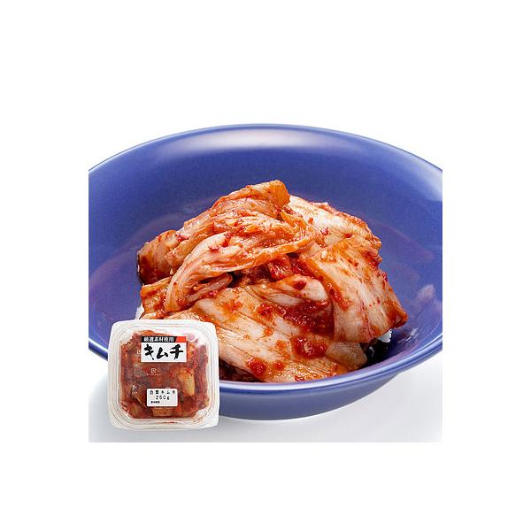 内産白菜を、韓国随一の唐辛子産地「英陽（ヨンヤン）」の唐辛子を使用したヤンニャムで漬け上げました。