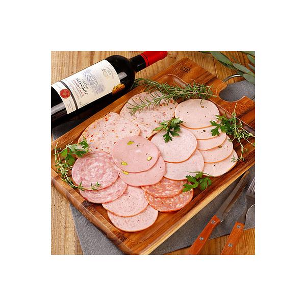 ペッパーボロニアや国産豚のサラミ等のソーセージを詰め合わせました。ワイン等の相性を考え、しっかりとした味わいと肉の旨味が感じられるスライスを厳選しました。