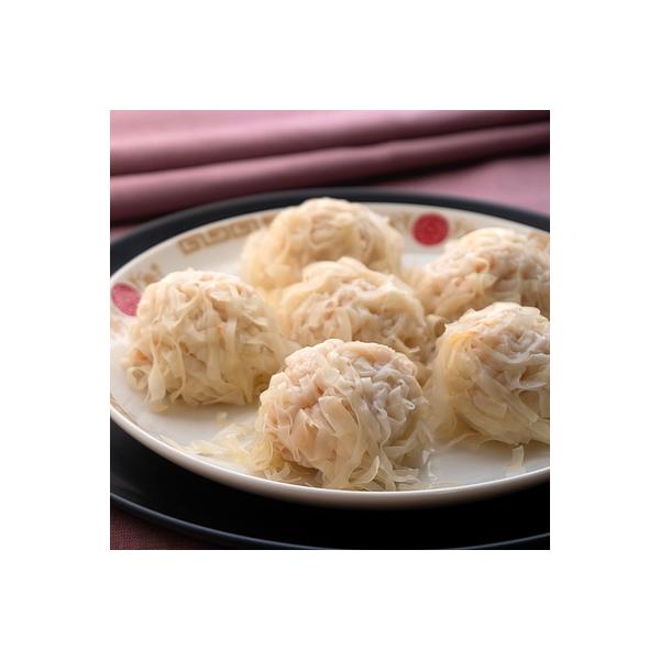 鶏むね肉をベースに、サーモントラウト、イカ、海老を生地に入れた焼売です。干し貝柱、干し海老でさらに旨味を加えています。