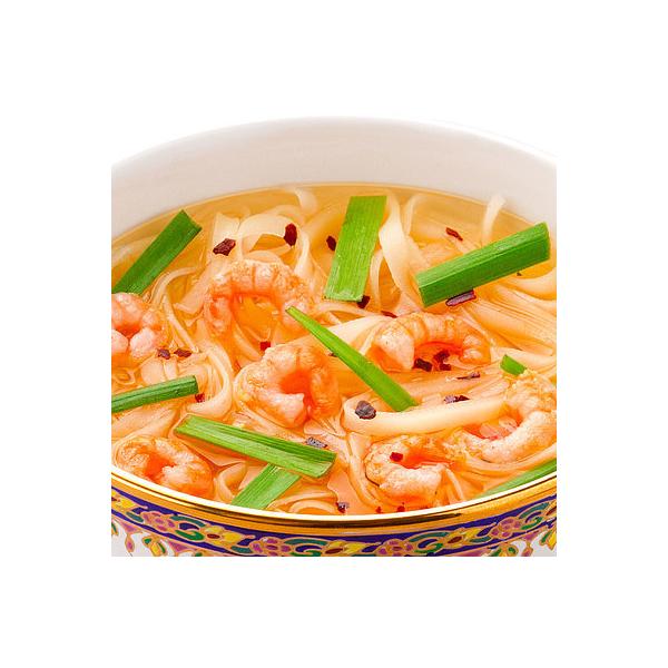 魚介の旨みとコクをベースに、さまざまなハーブと香辛料を加えることで、辛味と酸味、複雑な香りが味わえるスープに仕上げました。