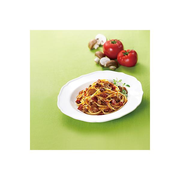 野菜の甘み、豚肉の旨み、ドライトマトのコクを合わせた、さっぱりとしたソースです。マリナーラソースに和風だしを加えて味に深みを出しました。