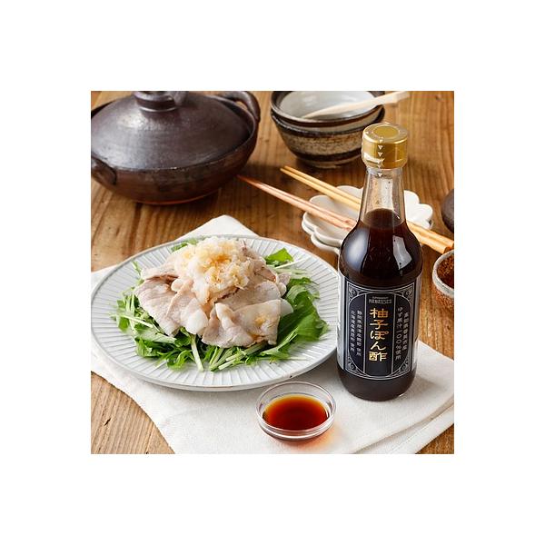 香り豊かな柚子果汁に鰹節と真昆布のだし、本醸造醤油、本みりん等をあわせました。柚子の香りとだしのバランスが絶妙なぽん酢です。