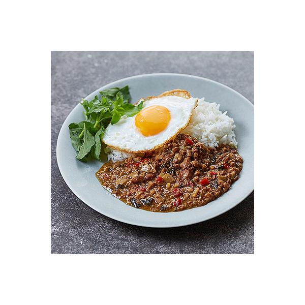 鶏の粗挽き肉とタイでとれた生のホーリーバジルをオイスターソースで炒めました。唐辛子の辛さが効いた本格的な味わいです。