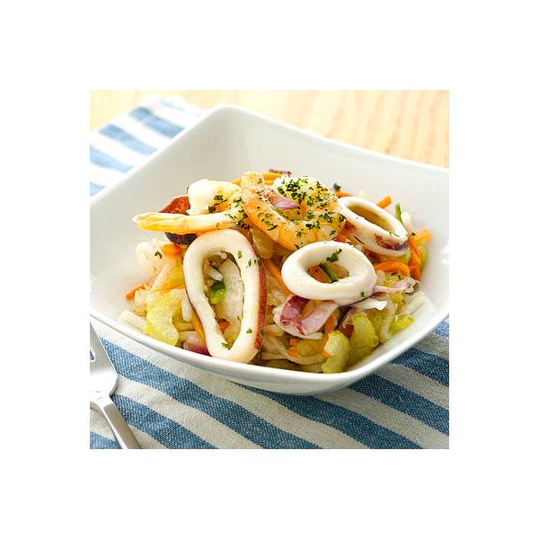 イカと海老、大根やセロリ、人参、胡瓜などの野菜を白ワインビネガーを使用したマリネ液でさっぱりと仕上げました。