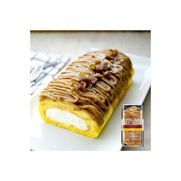 ふんわりと仕上げたロール生地に、モンブランクリームをふんだんにのせました。アクセントに栗鹿の子をトッピング。