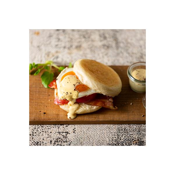 コーングリッツの独特のカリッと香ばしい食感が特長です。二つに割ってお好きな具材を乗せてオープンサンドにどうぞ。