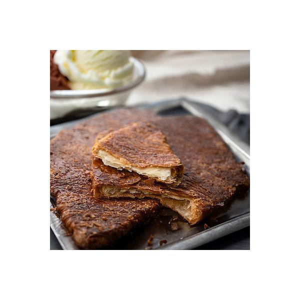 サクサクとした食感と香ばしいバターの香りが楽しめます。アイスやナッツをトッピングするのもおすすめです。