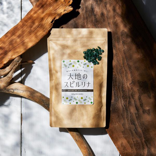 【商品名】大地のスピルリナ【名称】スピルリナ含有食品【原材料名】スピルリナ末/微粒二酸化ケイ素、ステアリン酸マグネシウム【内容量】約2500粒（500ｇ）
