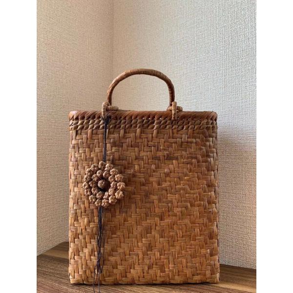 山葡萄　山葡萄かごバッグ　山葡萄籠バッグ　網代編み　定番　チャーム付き　内布あり 山葡萄かごバッグ 手作り 山葡萄籠バッグ 網代編み 定番