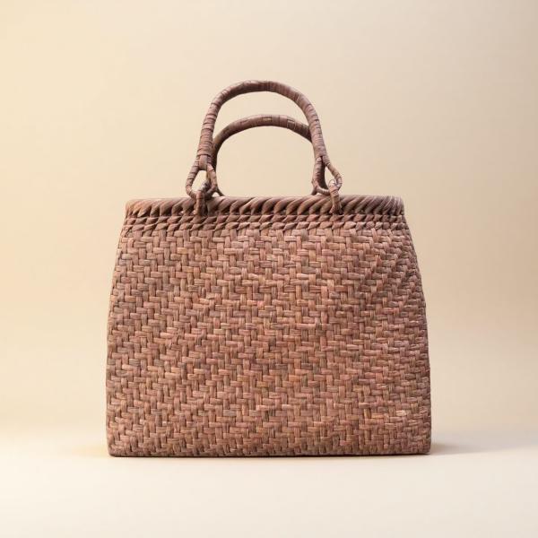 国産山葡萄　手作り　かごバッグ　網代編み 細ひご 国産山葡萄 手作り かごバッグ 網代編み A4サイズ適応