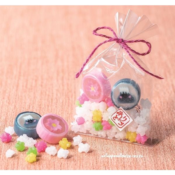 お配り用に喜ばれるスウィーツの和のプチギフト・お祝いづくし日本伝統の祝い菓子、金平糖とおめでたい時の象徴桜と富士山をデザインした、伝統の組み飴を添えて、まさにお祝いづくしです。飴職人の手作り飴2粒と金平糖約15g入りです。※飴はキシリトール...