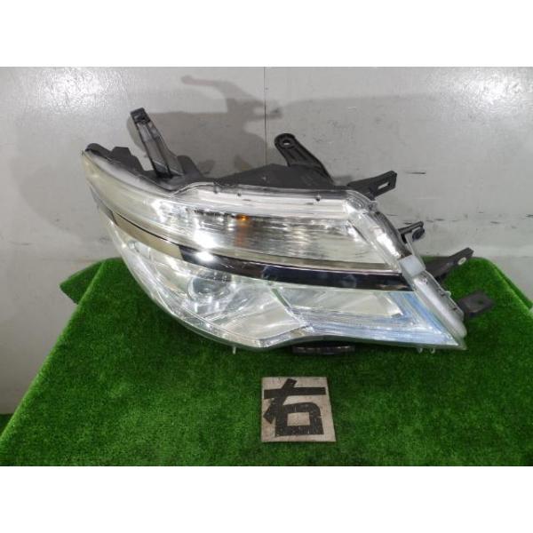 セレナ DAA-HFC26 右ライト/右ヘッドライト MR20DD K23 100-23683