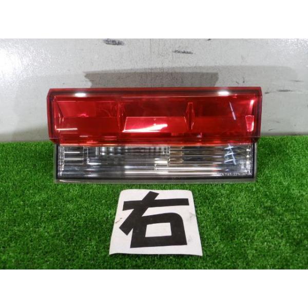 デリカD5/D:5 DBA-CV2W 右フィニッシャー/リアガーニッシュ 4J11 X37