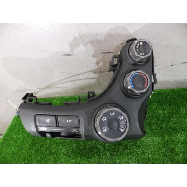フィット DBA-GE6 ACスイッチ/エアコンパネル L13A R81 TF001 79550