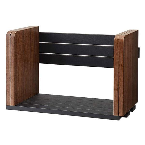 ヴィンテージ調のお洒落なブックスタンドです。横スライドでお好みの幅に調節可能。収納部分を調節できるので書類整理に便利です。背面には落下防止バーが付いており、本がうしろに倒れるのを防ぎます。商品サイズ(約)：幅34〜62.5×奥行18×高さ2...