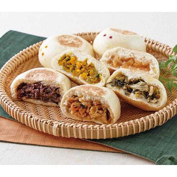 信州の郷土食おやき。地元のおばあちゃん達の伝統技を活かしたおやきは素朴で家庭的な味わいです。セット内容：野沢菜・しめじ野菜・あずき・かぼちゃ・りんご×各3サイズ：縦330×横240×高さ145mm食品アレルギー特定原材料使用：小麦,大豆,り...