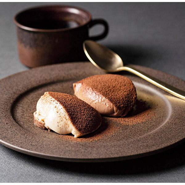 北海道産純生クリーム仕立てのやわらかくとろけるティラミスです。セット内容：とろけるティラミス66g×5、とろけるティラミスショコラ66g×5、ココアパウダー0.8g×10サイズ：縦164×横263×高さ62mm食品アレルギー特定原材料使用：...