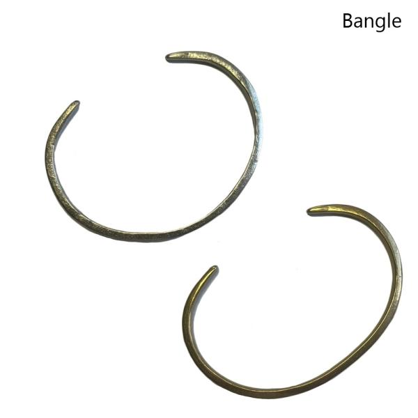 ◆当店別注商品◆HAWKの人気モデル「7516」をベースに、当店限定でアレンジを加えた特別仕様のバングル。通常の7516よりわずかに太めに設計し、より無骨で存在感のある仕上がりに。刻印のないシンプルなデザインです。素材には真鍮を使用し、その...