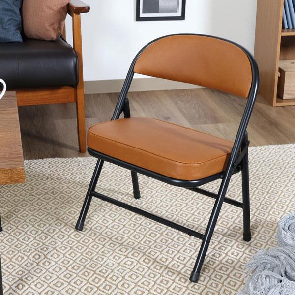 移動に便利な折りたたみ式の椅子で座り心地の良い厚みのある便利な折りたたみ式のチェア。自宅用にも業務用にも万能にご利用いただけます。幅がゆったりサイズなので大人が使うのにちょうど良いです。座面のクッションも厚みがあってお尻が痛くなりません。使...