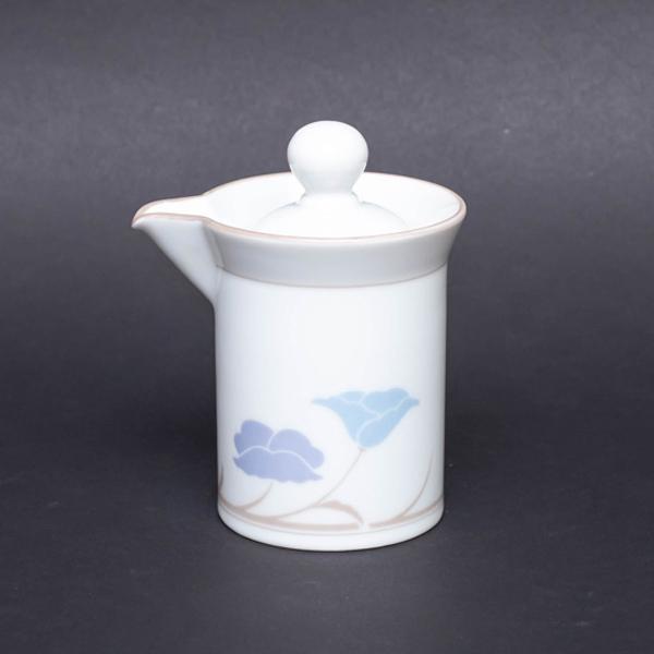 ダンスクのチボリ（ベルフラワートープ）のクリーマー。デンマークの首都コペンハーゲンにあるチボリパークがモチーフになったシリーズ。器を縁取る花づる模様は公園のフェンスの装飾をイメージしているそうです。こちらはトープ（灰色ががった茶色）と名付け...